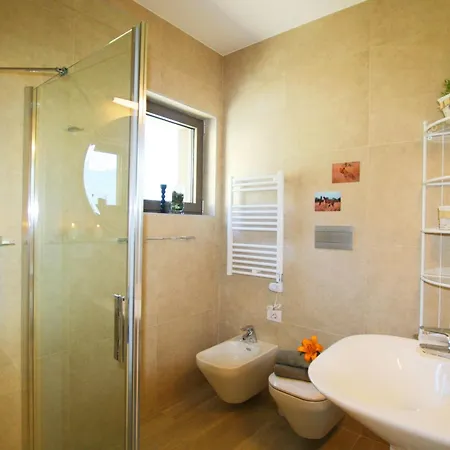 Tatil Evi Ikhaya - Acquaseria, San Siro By Lovecomo